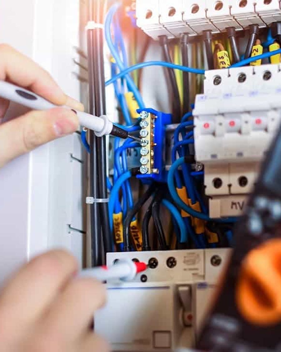 Testing a consumer unit with a multimeter